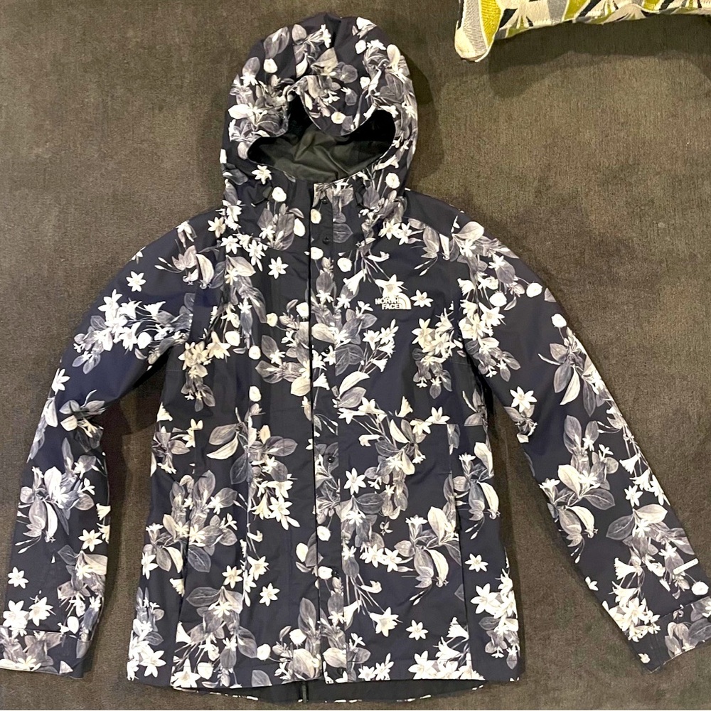 *Mint Condition* North Face Women’s Limited Floral Wind/Water Proof Jacket SM.